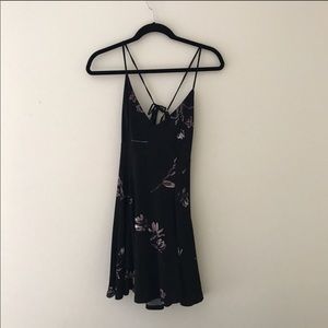 🎉Host Pick🎉 Silence + Noise Black Floral Dress